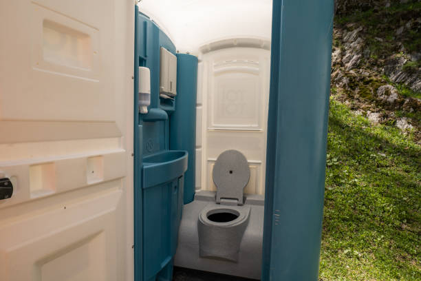 Best Portable restroom trailer rental  in Maxton, NC